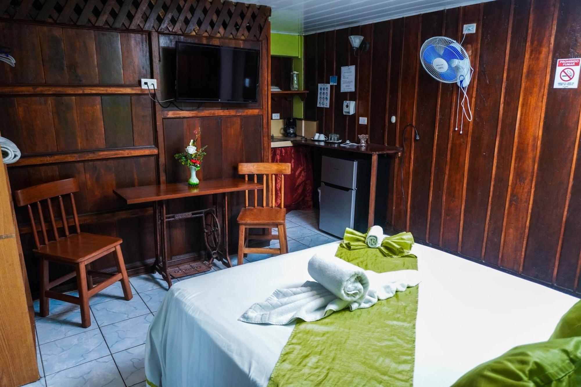 Hospedaje Angeluz Quesada  Eksteriør billede